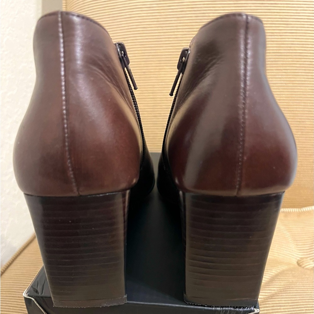NWOT Bandolino Urbane Brown Leather Zip Ankle Bootie - Size 8.5 - Picture 5 of 13
